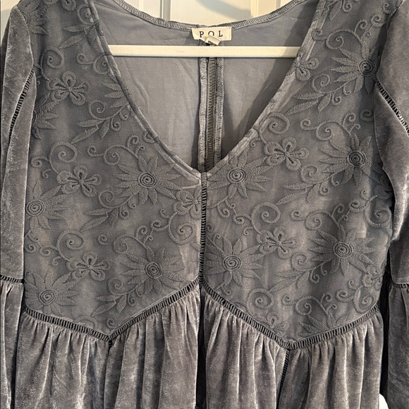 POL gray crushed velvet short sleeve V-neck blouse with lace detail - Picture 6 of 8